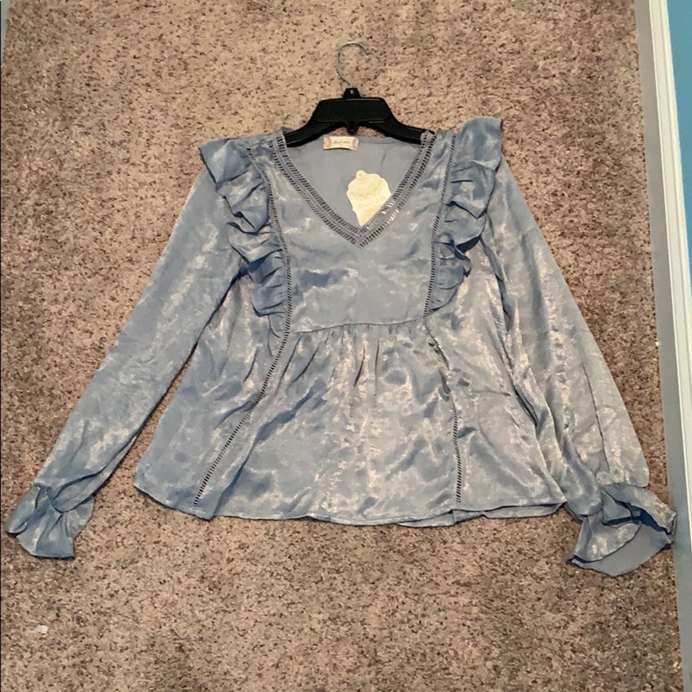 🌸 2/30 NWT Altar’d State Baby Blue Blouse 🌸